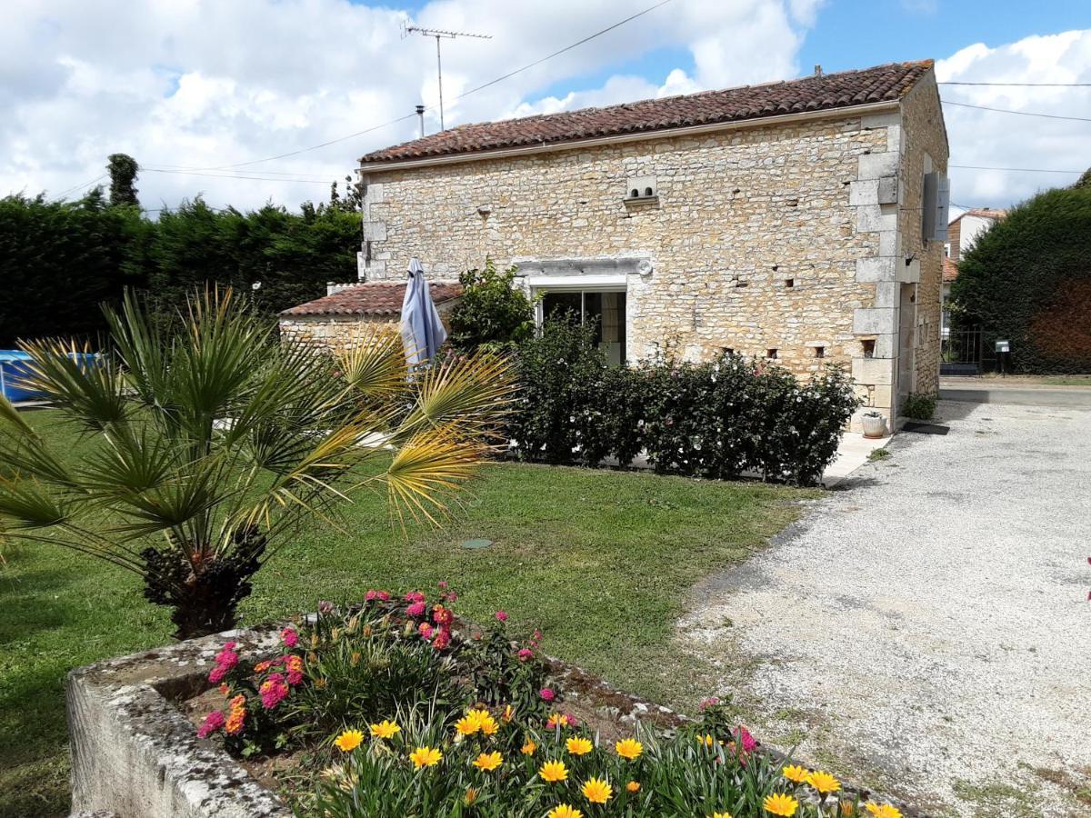 Gite " Les Tourterelles" Thaims Exteriér fotografie